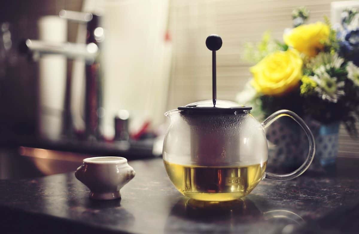 Zeleni čaj u čajniku