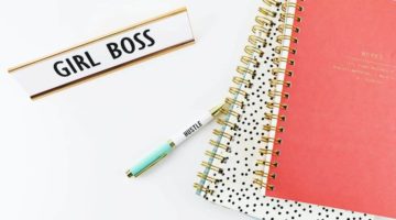 Girl Boss natpis i bilježnice, kako unaprijediti i razvijat liderske vještine