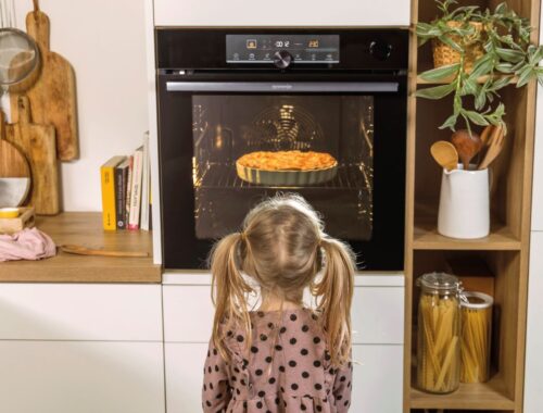 gorenje-djevojcica-pored-pecnice