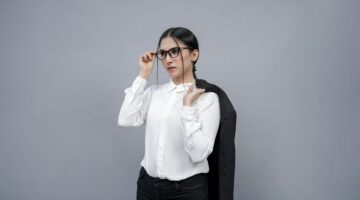 zena-razmislja