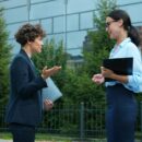 dvije-zene-komuniciraju