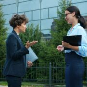 dvije-zene-komuniciraju