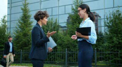 dvije-zene-komuniciraju