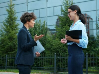 dvije-zene-komuniciraju